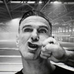 Roll With The Punches از Bryan Adams