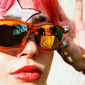 Give Me A Sign (feat. Caroline Kingsbury) از MARIS