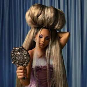 Going Blonde از Tanner Adell