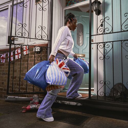 Never Need Me از Rachel Chinouriri