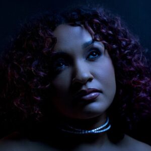 Ms. Goody Two Shoes از Alex Isley