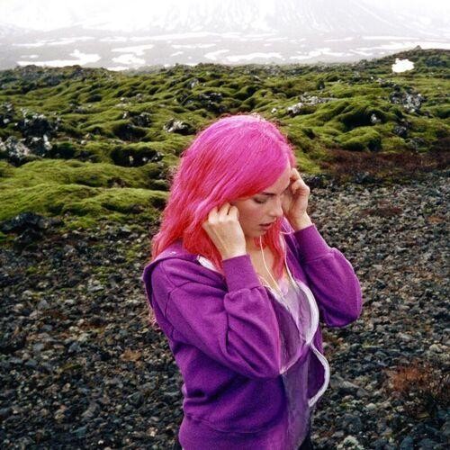 Headphones On از Addison Rae