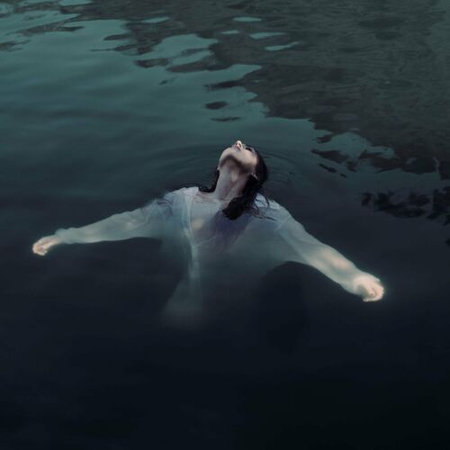 SOMETHING IN THE WATER از Kami Kehoe