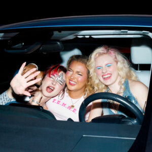 Girls Just Wanna Be Famous(er) از Meg Smith