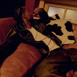 He's Not Me از Dylan Sinclair