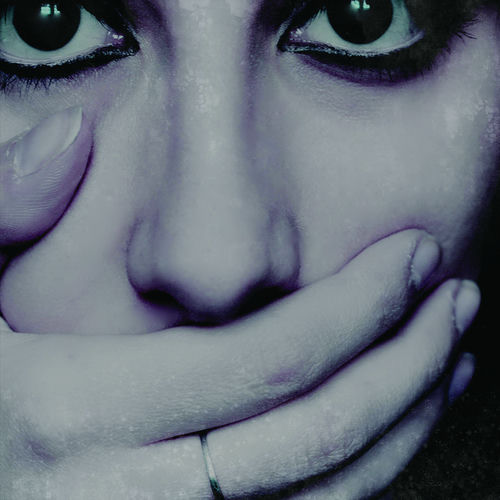 Wife Beater از The Plot In You