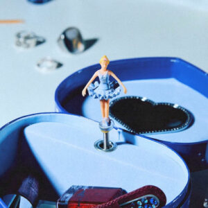 Only Girl از Man/Woman/Chainsaw