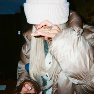 Lonely Girl از Skye Newman